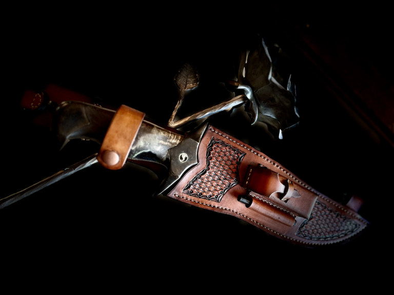 Cobra In Sheath glamor wide 768x576